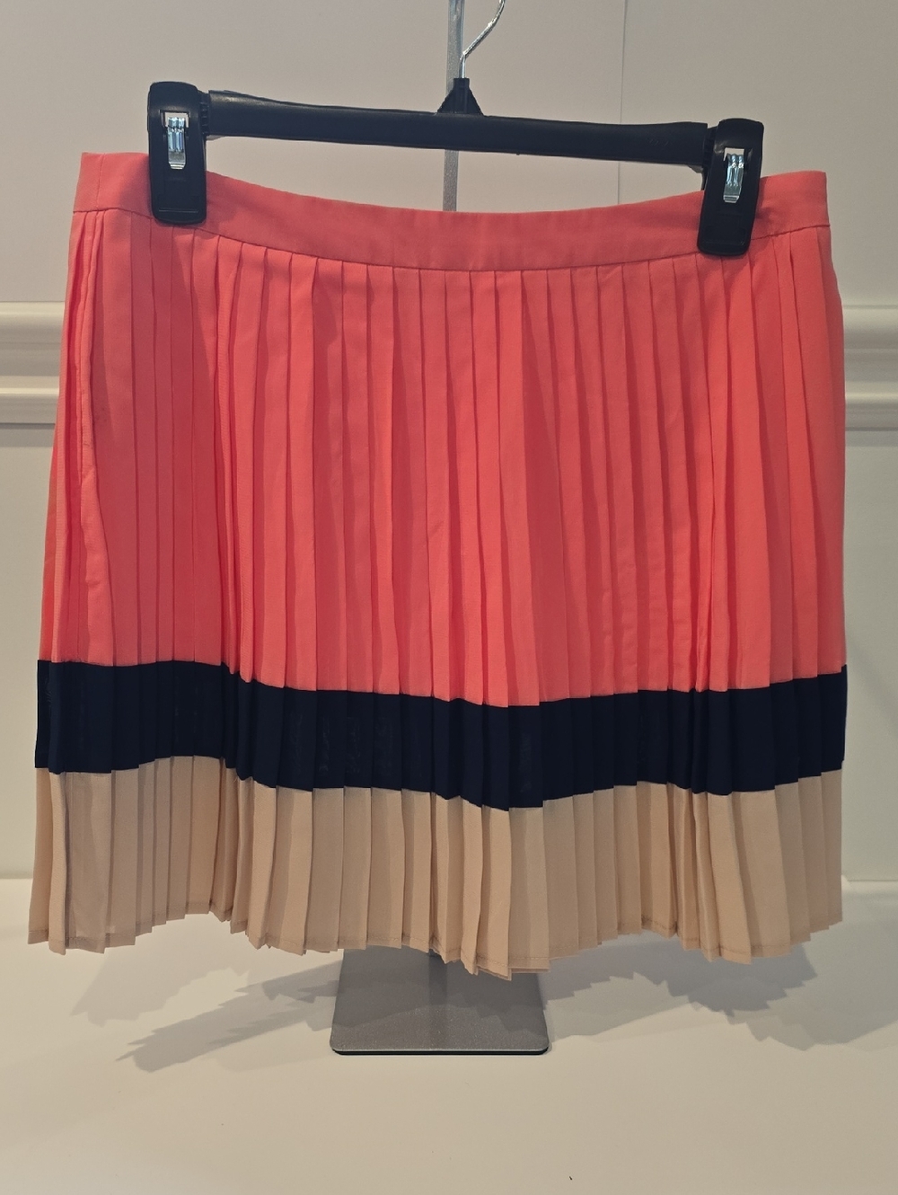 Forever 21 Pleated Tri-tone Mini Skirt in A Coral, Navy & Tan Colorway -  Size M
